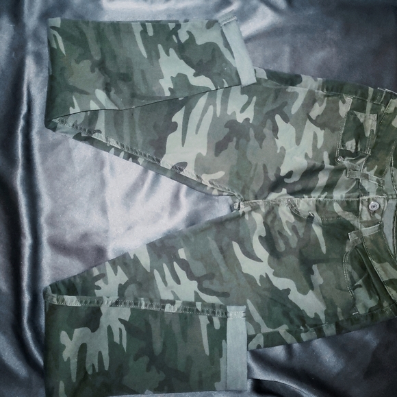Camo pants - Picture 2 of 2